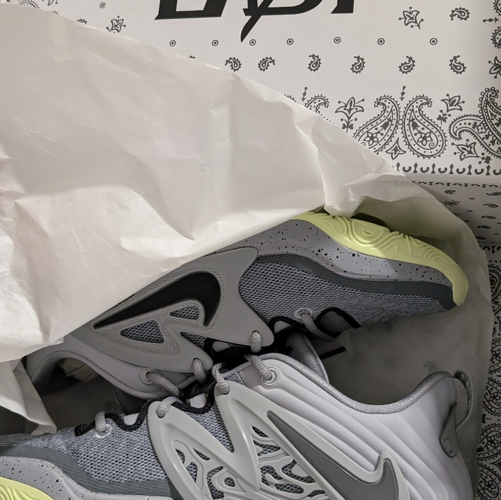 KD 15 brand new